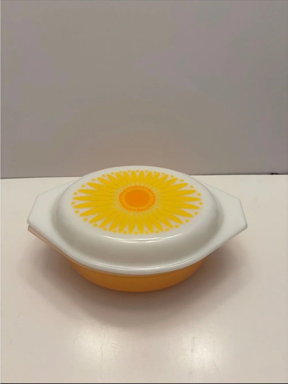 Vintage Pyrex Yellow Daisy Sunflower 1-1/2 Quart Casserole